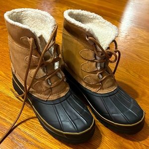 Bass Duck Boots -Sz 8 - Navy, Tan Leather w/ Cream Lambskin Interior. Like New!